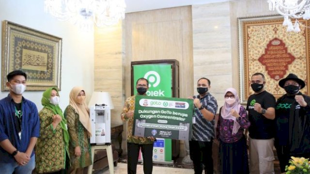 Pemkot Makassar Terima Bantuan 15 Unit Oksigen Konsentrator dari Gojek Indonesia
