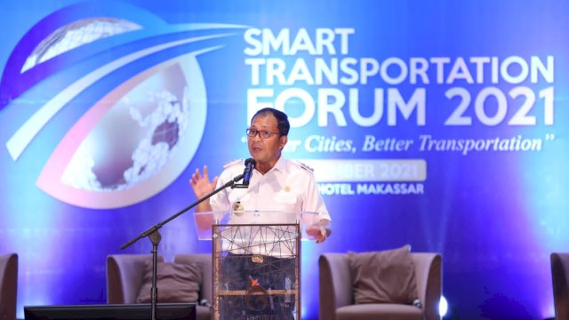 Danny saat membuka Smart Transportation Forum 2021.