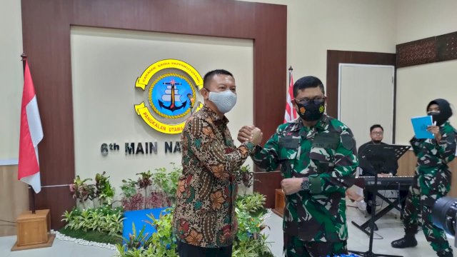 Pangkalan TNI AL Selayar, Bupati Basli Ali Serahkan Sertifikat Tanah Hibah Ke Aslog Kasal