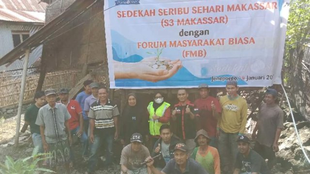 Komunitas Sosial Sedekah Seribu Sehari (S3) Makassar Melakukan Kegiatan Bedah Rumah