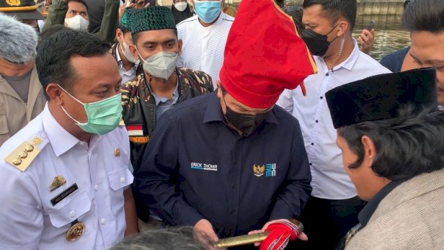 Erick Tohir saag berkunjung ke Makassar yang disambut Gubernur Sulsel Andi Sudirman Sulaiman.