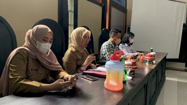 Kadis Kebudayaan Makassar saat menggelar Konferensi Pers.