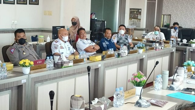 Dishub Makassar saat menghadiri RDP dengan Komisi D DPRD Sulsel.