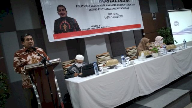 Legislator Makassar, Azwar saat menggelar Sosialisasi Perda Penyelenggaraan Pendidikan.