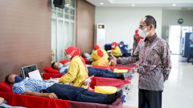 Aksi donor darah pegawai PDAM Makassar.
