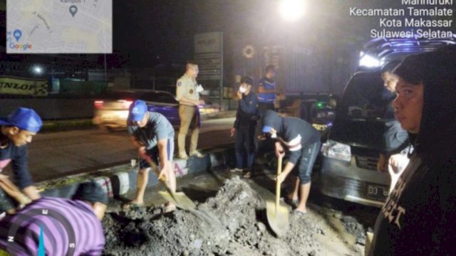 Beni Iskandar Kunjungi Petugas PDAM Yang Mengerjakan Pipa Bocor Hingga Tengah Malam