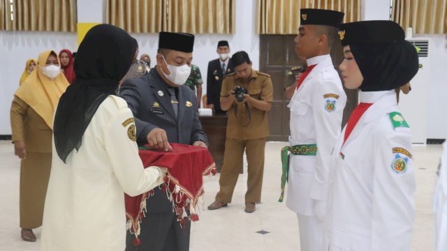Bupati Basli Ali Kukuhkan Delapan Anggota Paskibraka Tahun 2022