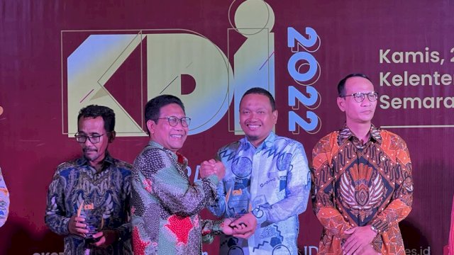 Penghargaan untuk Wali Kota Makassar.