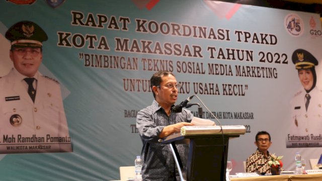 Sekda Makassar saat membuka Rakor TPAKD.
