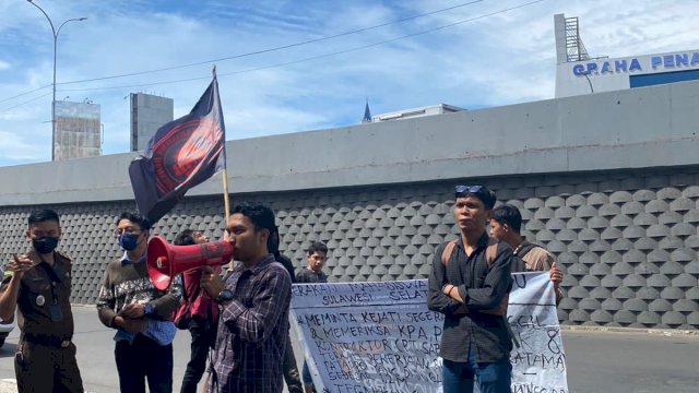 Pengerjaan Ruas Jalan di Kabupaten Tana Toraja di Sorot Aktivis Mahasiswa Melalui Unjuk Rasa