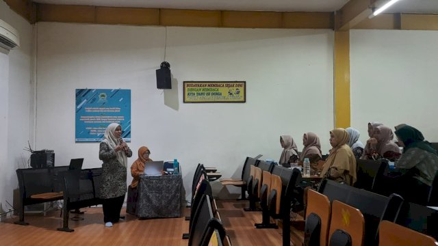 Guru TK Islam Athirah Bukit Baruga ikuti Forum Pengembangan Guru di Gedung Auditorium dan Multimedia Kajaolalido.