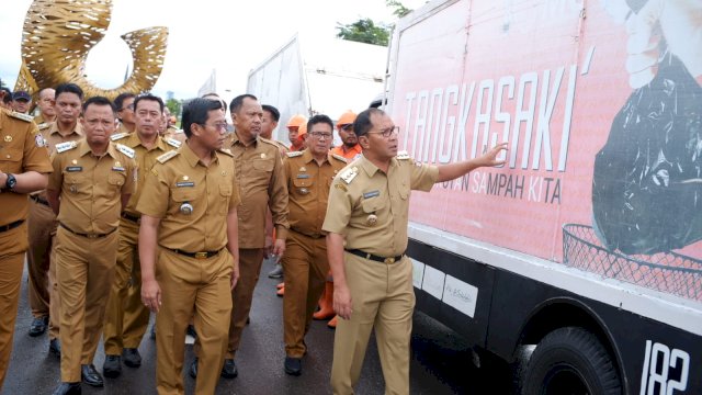 Danny Pomanto bersama beberapa Camat cek kondisi Tangkasaki di CPI Makassar.