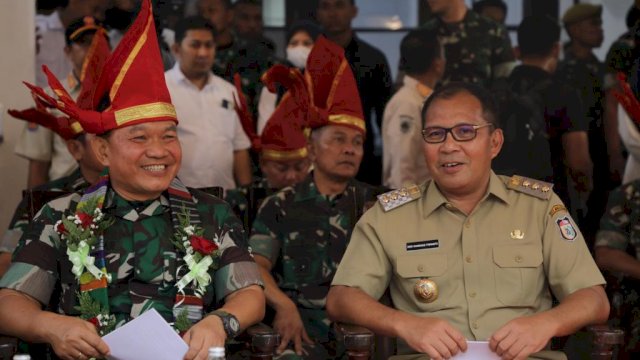 Danny Pomanto bersama KSAD Jenderal TNI Dudung Abdurachman.