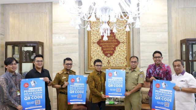 Wali Kota Makassar Danny Pomanto bersama jajaran Humas Pertamina.