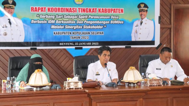 Wakil Bupati Selayar, Saiful Arif pimpin Rapat Koordinasi Gerakan Membangun Desa Mandiri yang dihadiri jajaran OPD di kantor Bupati Kepulauan Selayar.