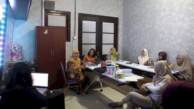 Kepala Dinas PPPA Achi Soleman lakukan audiensi UNICEF melalui Yayasan BaKTI bekerja sama dengan Pemkot Makassar laksanakan Program Online Child Sexual Exploitationand Abuse (OCSEA) di Balai Kota Makassar.