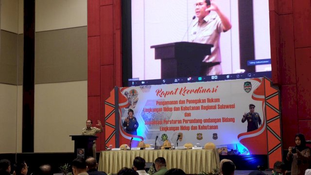 Danny Pomanto saat menghadiri Rakor Pengaman dan Penegakan Hukum Lingkungan Hidup dan Kehutanan Regional Sulawesi dan Sosialisasi Peraturan Bidang Lingkungan Hidup dan Kehutanan di Hotel Dalton Makassar.