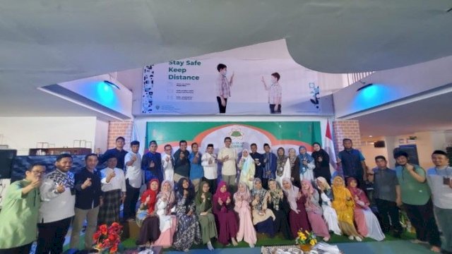 Lepas Purnabakti 2023, Kepala SMA Islam Athirah 1 Makassar Bacakan Pantun
