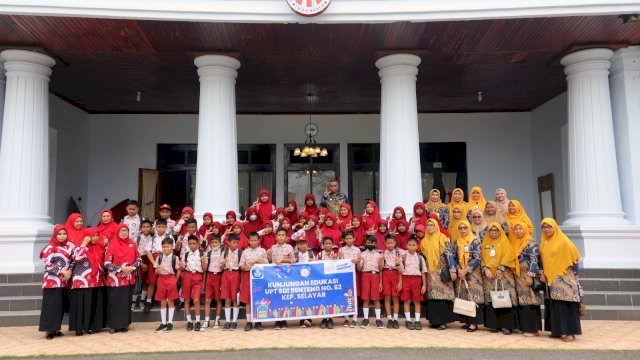 Siswa kelas V SDI Benteng Nomor 62 Kabupaten Selayar lakukan kunjungan ke Gedung Dekranasda.
