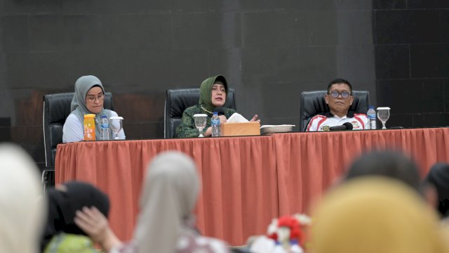 Bunda PAUD Kota Makassar Indira Yusuf dan Kepala Dinas Pendidikan (Disdik) Makassar Muhyiddin bersama sejumlah kepala sekolah TK, SD, dan SMP menggelar diskusi guna memajukan kualitas pendidikan di Makassar.Kegiatan tersebut digelar di Baruga Anging Mammiri.