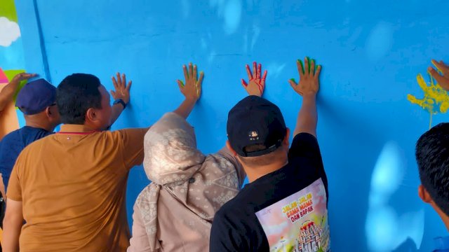Traveloka Luncurkan Mural Lorong Wisata di Pintu Nol Unhas Makassar