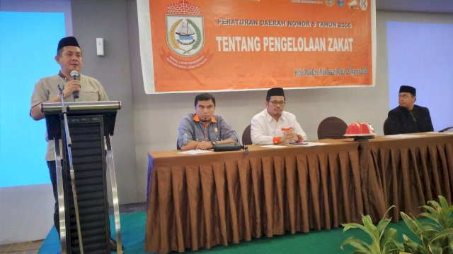 Legislator Makassar, Azwar saat menggelar Sosialisasi Perda Pengelolaan Zakat.