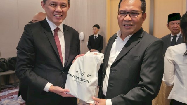 Wali Kota Makassar Danny Pomanto bersama Menteri Pendidikan Singapura Chan Chun Sing ikuti undangan khusus program Capacity Building yang diselenggarakan Civil Service College (CSC).