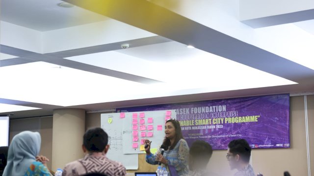 Workshop Capacity Building ASN diikuti Pemkot Makassar yang sudah memasuki hari keempat yang membahas pentingnya peningkatan skill dan adaptasi sosial di era digitalisasi.