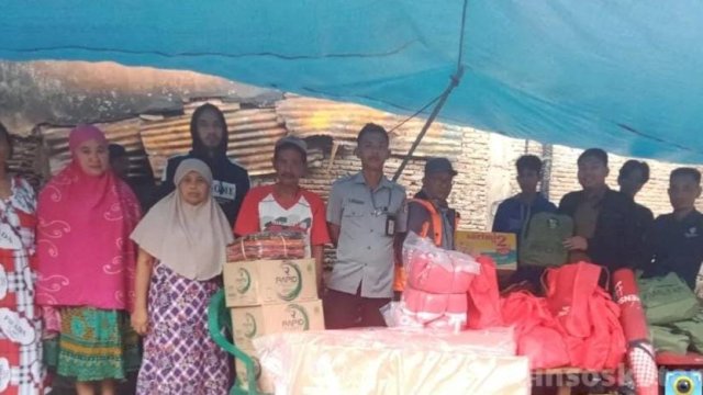 Dinsos Makassar Salurkan Bantuan Korban Kebakaran di Tidung Rappocini