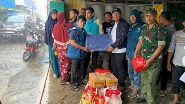 Dinas Sosial Saluran Bantuan Korban Angin Puting Beliung di Jalan Sunu