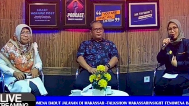 Plt Kadinsos Makassar Bahas Fenomena Badut Jalanan di Stasiun Radio