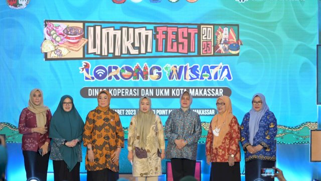Ketua TP PKK Kota Makassar Indira Yusuf bersama pengurus hadir dalam gelaran Festival UMKM Lorong Wisata 2023 di Mall Phinisi Point.
