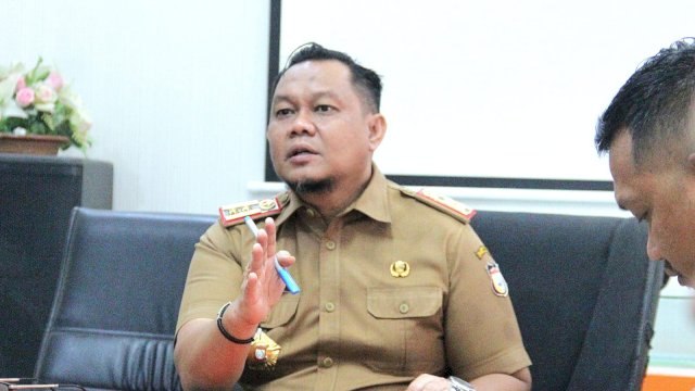 Kadistaru Fahyuddin dalam pembahasan mengenai tingkag lanjut terhadap bangunan Serbaguna di jl Boulevard dengan Dinas Penataan Ruang (Distaru) Makassar bersama OPD.