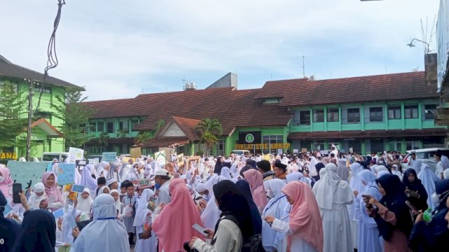 Ribuan Murid SIT Nurul Fikri penuhi lapangan STIE AMKOP guna persiapan jelang bulan Ramadhan.