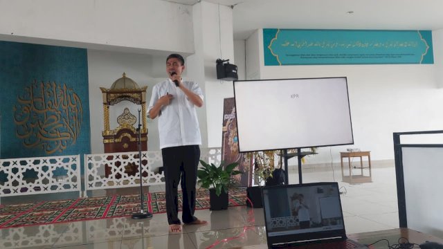 Direktur Athirah Syamril sampaikan Kurikulum Pendidikan Ramadhan pada saat sesi kedua kegiatan Tarhib Ramadhan di lantai 8 Menara Masjid Sekolah Islam Athirah Kajaolalido.