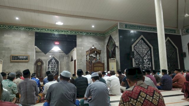 Bawakan Ceramah di Malam Ketiga Ramadhan, Wabup Saiful Arif Ajak Umat Muslim &#8220;One Day One Juz&#8221;