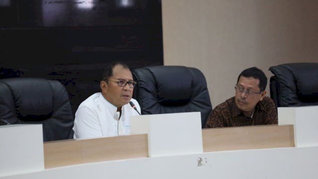 Wali Kota Makassar Danny Pomanto saat ikuti tahap presentasi dan wawancara di hadapan Tim Kementrian PPN/Bappenas, Kota Makassar masuk 10 besar tingkat nasional Penghargaan Pembangunan Daerah (PPD) 2023 dalam Rapat Koordinasi di Ruang Sipakatau Balai Kota Makassar.