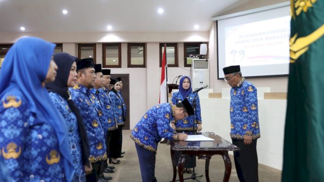Wakil Wali Kota Makassar Fatmawati Rusdi bersama Ketua Korpri Sulsel Imran Jausy melantik Sekda Kota Makassar Muh Anshar sebagai Ketua Korpri Kota Makassar di Ruang Sipakatau.