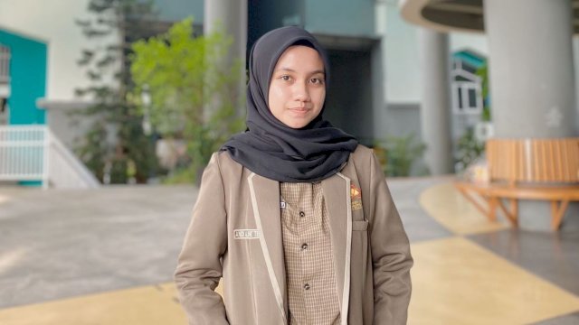 Andi Aline Tenri Ararya Amiruddin siswa SMA Islam Athirah 1 Makassar sekaligus Ketua Osis periode 2022-2023, lulus di Fakultas Hubungan Internasional Universitas Hasanuddin.