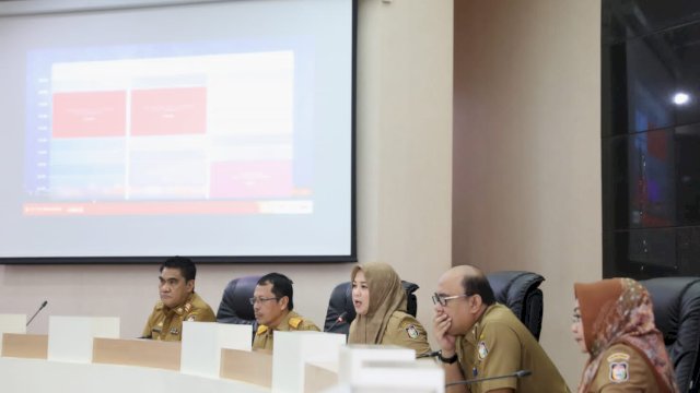 Jajaran OPD lakukan rapat koordinasi persiapan Hari OTDA yang dipimpin langsung Sekda Kota Makassar Muh Anshar didampingi Wakil Wali Kota Makassar Fatmawati Rusdi di Ruang Sipakatau Balai Kota Makassar.