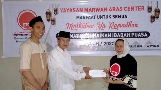 Marwan Aras Center Bersama Jamaah Masjid Nurul Wathan Bontoala Makassar