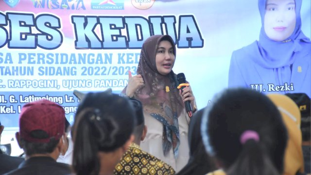 Anggota DPRD Kota Makassar Hj Rezki pada agenda Reses kedua masa persidangan II tahun sidang 2022/2023 di Jl Gunung Latimojong, Kel Lariangbangi Kec Makassar.