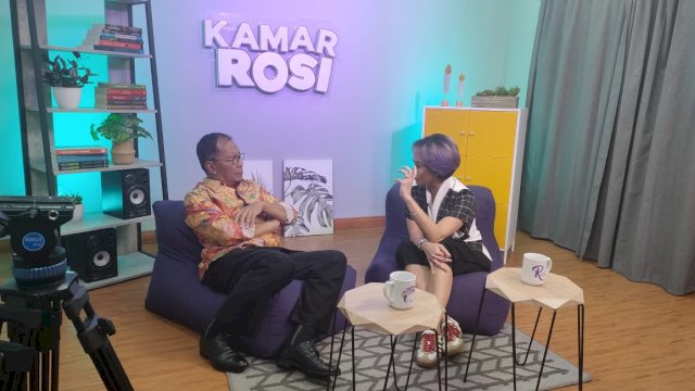 Wali Kota Makassar Danny Pomanto jadi narasumber pada program 'Kamar Rosi' Kompas TV, di Studio Menara Kompas TV, Jakarta.