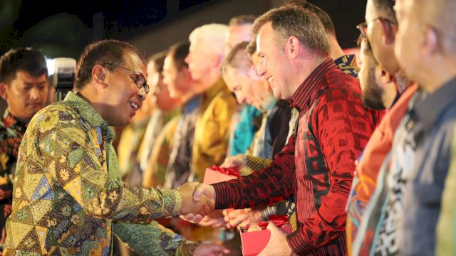 Danny Pomanto Akrabkan Budaya Makassar Kepada Ratusan Jenderal MNEK dalam Gala Dinner