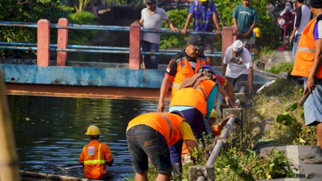 Plt Camat Makassar Harun Rani Pimpin Langsung Program Bekal di Kanal Maradekaya