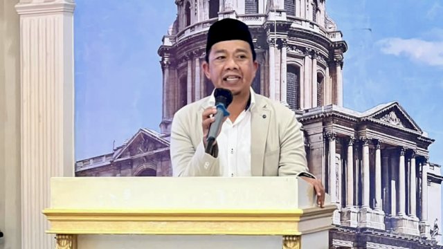 Legislator Makassar Kasrudi saat menggelar Sosialisasi Perda Baca Tulis Al-Qur'an.