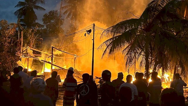 Kebakaran Rumah Produksi Pertukangan di Benteng, Kerugian Ditaksir 800 Jutaan