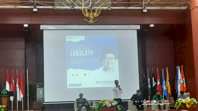 Gelar Seminar Legislatif, SEMA FDK UINAM Hadirkan Ketua Fraksi PPP DPR RI Amir Usskara