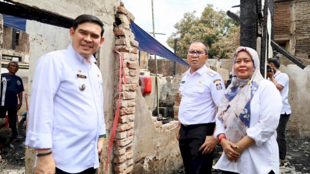 Camat Mamajang Dampingi Walikota Danny Pomanto Tinjau Lokasi Kebakaran di Jalan Serigala