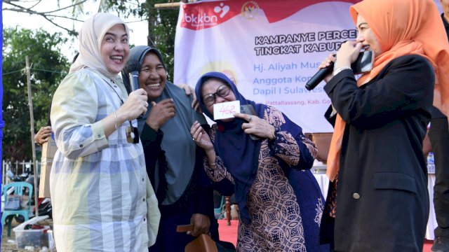 Gandeng BKKBN Sosialisasi KIE di Paccelekang Gowa, Aliyah Mustika Ilham Ingatkan Warga Konsumsi Makanan yang Sehat